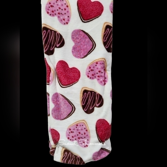 DECO Valentines Heart Donuts Soft Oversized Throw Blanket Home Decor 50"x70" New - Picture 1 of 10